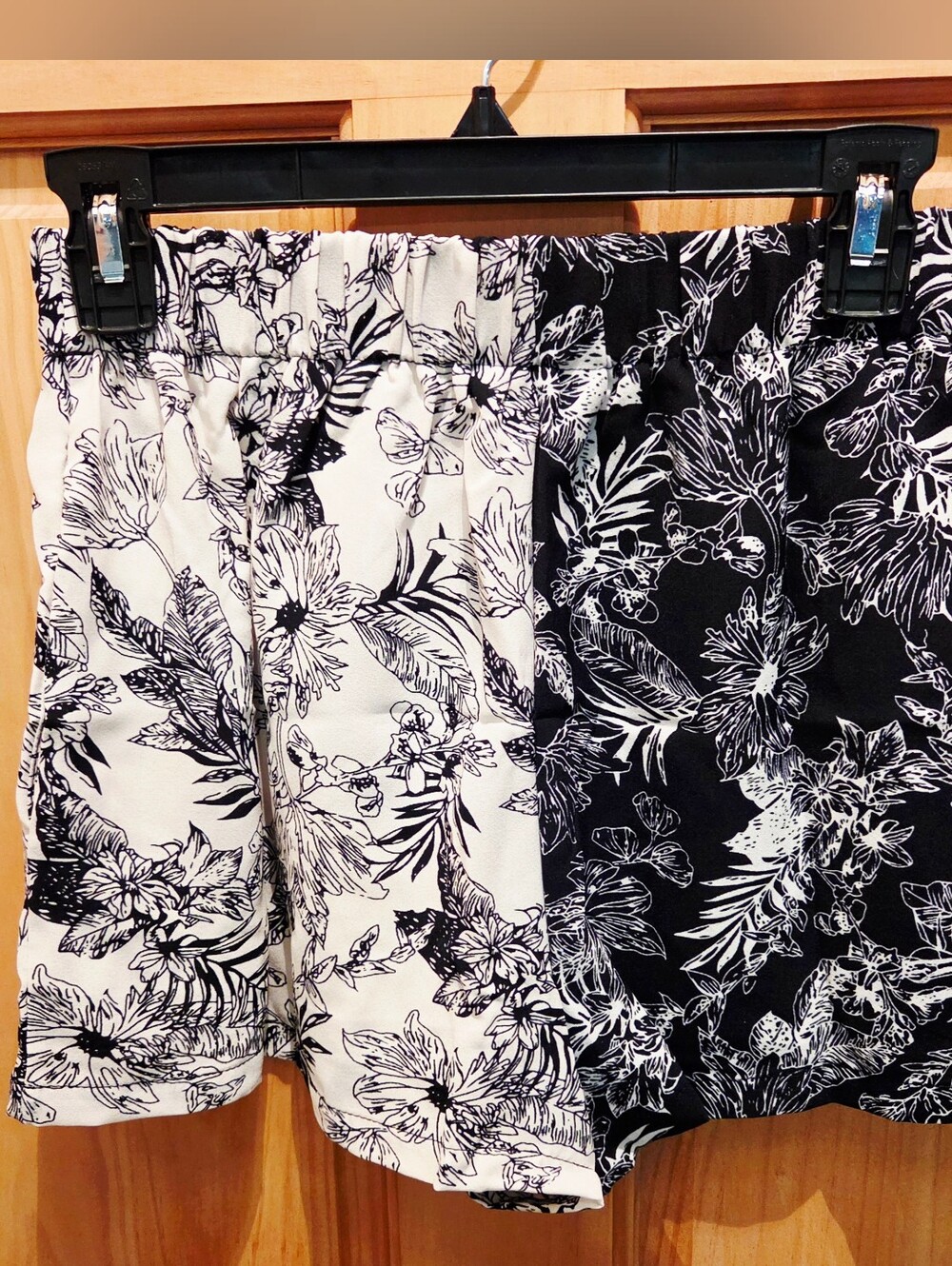 NWT Cupshe Black And White Yin & Yang Floral Shorts Size Small